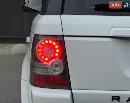Білий Ленд Ровер Range Rover Sport, об'ємом двигуна 5 л та пробігом 181 тис. км за 12700 $, фото 13 на Automoto.ua
