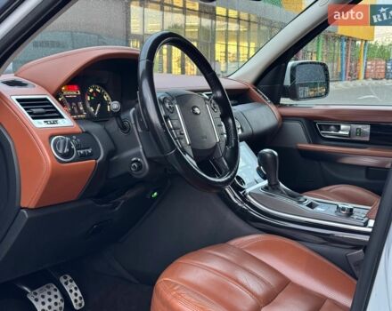 Білий Ленд Ровер Range Rover Sport, об'ємом двигуна 5 л та пробігом 181 тис. км за 12700 $, фото 37 на Automoto.ua