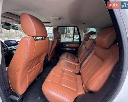 Білий Ленд Ровер Range Rover Sport, об'ємом двигуна 5 л та пробігом 212 тис. км за 12999 $, фото 11 на Automoto.ua