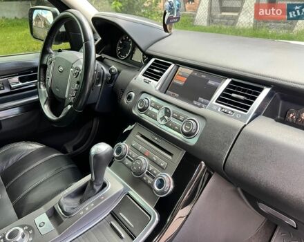 Білий Ленд Ровер Range Rover Sport, об'ємом двигуна 5 л та пробігом 150 тис. км за 14000 $, фото 29 на Automoto.ua