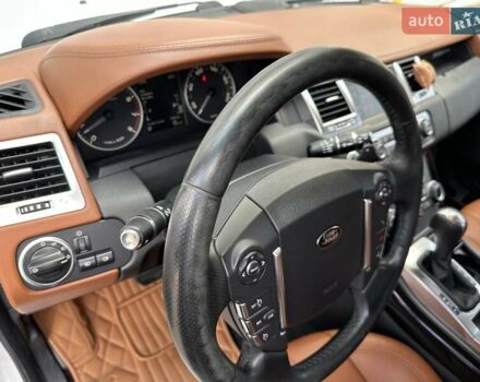 Білий Ленд Ровер Range Rover Sport, об'ємом двигуна 5 л та пробігом 331 тис. км за 12500 $, фото 16 на Automoto.ua