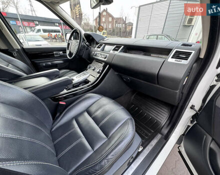 Білий Ленд Ровер Range Rover Sport, об'ємом двигуна 3 л та пробігом 268 тис. км за 16999 $, фото 40 на Automoto.ua