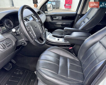 Білий Ленд Ровер Range Rover Sport, об'ємом двигуна 3 л та пробігом 268 тис. км за 16999 $, фото 28 на Automoto.ua