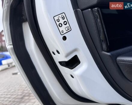 Белый Ленд Ровер Рендж Ровер Спорт, объемом двигателя 2.99 л и пробегом 268 тыс. км за 16999 $, фото 31 на Automoto.ua