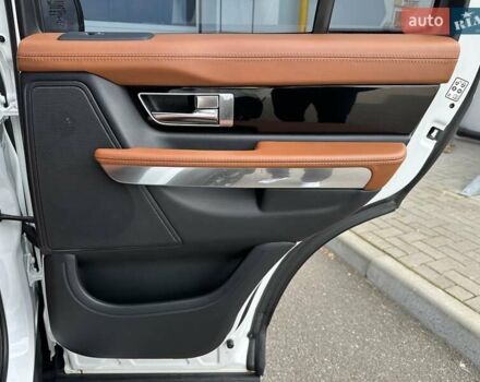 Білий Ленд Ровер Range Rover Sport, об'ємом двигуна 5 л та пробігом 331 тис. км за 12500 $, фото 26 на Automoto.ua