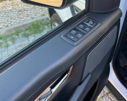 Білий Ленд Ровер Range Rover Sport, об'ємом двигуна 5 л та пробігом 133 тис. км за 19000 $, фото 3 на Automoto.ua