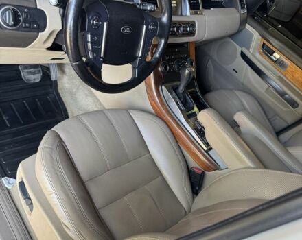 Білий Ленд Ровер Range Rover Sport, об'ємом двигуна 5 л та пробігом 239 тис. км за 16519 $, фото 8 на Automoto.ua