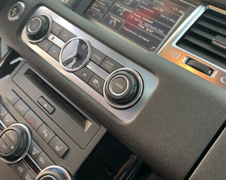 Білий Ленд Ровер Range Rover Sport, об'ємом двигуна 3 л та пробігом 135 тис. км за 30500 $, фото 28 на Automoto.ua