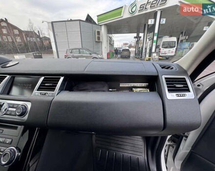 Білий Ленд Ровер Range Rover Sport, об'ємом двигуна 3 л та пробігом 268 тис. км за 16999 $, фото 41 на Automoto.ua