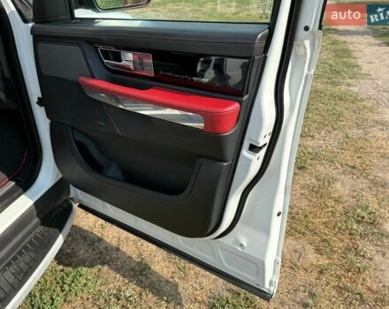 Білий Ленд Ровер Range Rover Sport, об'ємом двигуна 5 л та пробігом 227 тис. км за 12350 $, фото 40 на Automoto.ua