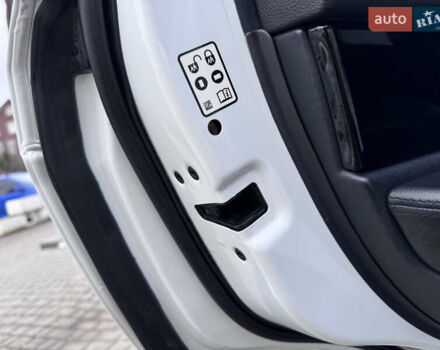 Білий Ленд Ровер Range Rover Sport, об'ємом двигуна 3 л та пробігом 268 тис. км за 16999 $, фото 27 на Automoto.ua