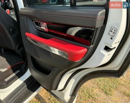 Білий Ленд Ровер Range Rover Sport, об'ємом двигуна 5 л та пробігом 227 тис. км за 12350 $, фото 44 на Automoto.ua
