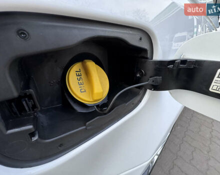 Білий Ленд Ровер Range Rover Sport, об'ємом двигуна 3 л та пробігом 268 тис. км за 16999 $, фото 47 на Automoto.ua