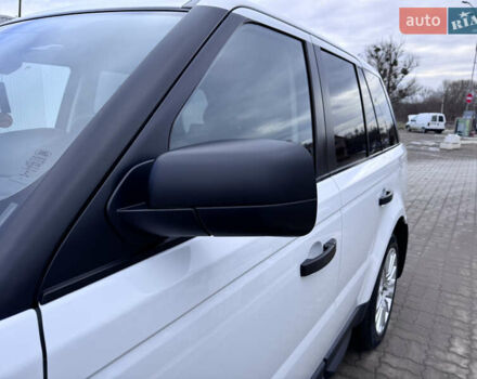 Білий Ленд Ровер Range Rover Sport, об'ємом двигуна 3 л та пробігом 268 тис. км за 16999 $, фото 17 на Automoto.ua