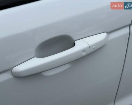 Білий Ленд Ровер Range Rover Sport, об'ємом двигуна 2.99 л та пробігом 140 тис. км за 25900 $, фото 6 на Automoto.ua