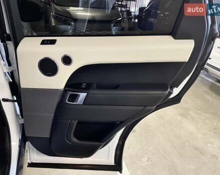 Білий Ленд Ровер Range Rover Sport, об'ємом двигуна 3 л та пробігом 132 тис. км за 33700 $, фото 39 на Automoto.ua
