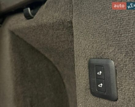 Білий Ленд Ровер Range Rover Sport, об'ємом двигуна 2 л та пробігом 133 тис. км за 37500 $, фото 16 на Automoto.ua