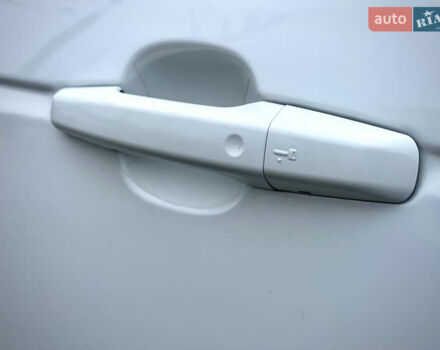 Белый Ленд Ровер Рендж Ровер Спорт, объемом двигателя 2 л и пробегом 91 тыс. км за 46000 $, фото 17 на Automoto.ua