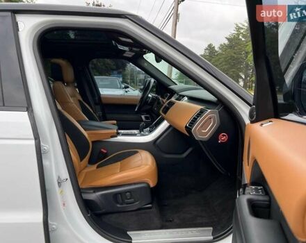 Білий Ленд Ровер Range Rover Sport, об'ємом двигуна 5 л та пробігом 183 тис. км за 37000 $, фото 4 на Automoto.ua