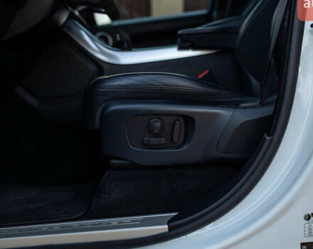 Білий Ленд Ровер Range Rover Sport, об'ємом двигуна 3 л та пробігом 130 тис. км за 45000 $, фото 33 на Automoto.ua