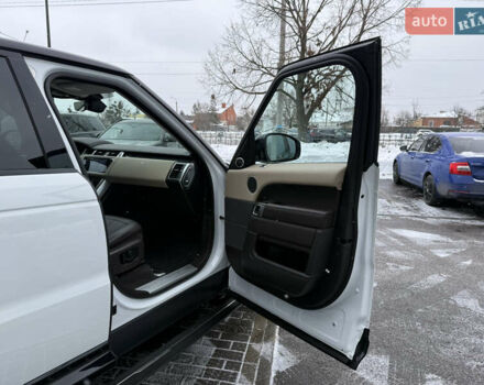 Білий Ленд Ровер Range Rover Sport, об'ємом двигуна 2.99 л та пробігом 70 тис. км за 62000 $, фото 32 на Automoto.ua