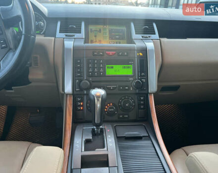 Черный Ленд Ровер Рендж Ровер Спорт, объемом двигателя 4.4 л и пробегом 322 тыс. км за 9999 $, фото 9 на Automoto.ua