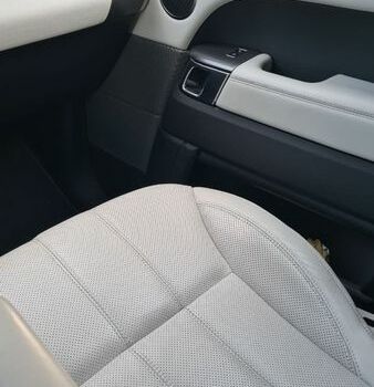 Чорний Ленд Ровер Range Rover Sport, об'ємом двигуна 2.99 л та пробігом 152 тис. км за 24000 $, фото 6 на Automoto.ua