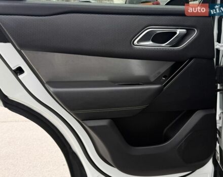 Білий Ленд Ровер Рендж Ровер Велар, об'ємом двигуна 2 л та пробігом 110 тис. км за 38500 $, фото 27 на Automoto.ua