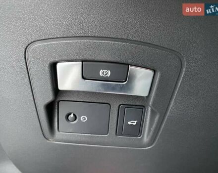 Білий Ленд Ровер Рендж Ровер Велар, об'ємом двигуна 2 л та пробігом 78 тис. км за 35900 $, фото 17 на Automoto.ua