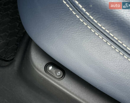 Белый Ленд Ровер Рендж Ровер Велар, объемом двигателя 2 л и пробегом 155 тыс. км за 29500 $, фото 28 на Automoto.ua