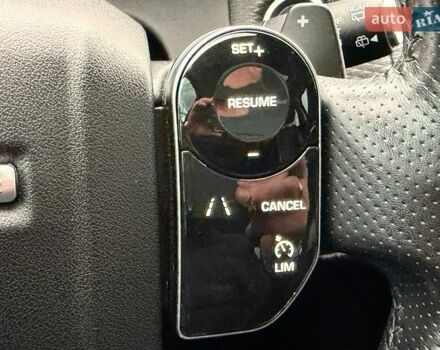 Білий Ленд Ровер Рендж Ровер Велар, об'ємом двигуна 2 л та пробігом 110 тис. км за 38500 $, фото 47 на Automoto.ua