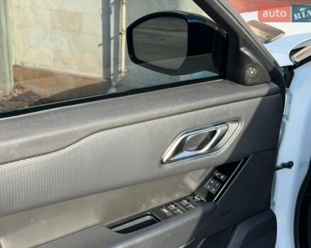 Белый Ленд Ровер Рендж Ровер Велар, объемом двигателя 2 л и пробегом 90 тыс. км за 33900 $, фото 14 на Automoto.ua