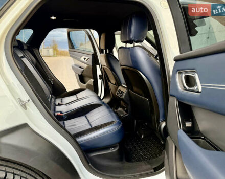 Белый Ленд Ровер Рендж Ровер Велар, объемом двигателя 2 л и пробегом 134 тыс. км за 33999 $, фото 65 на Automoto.ua