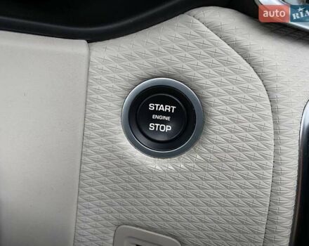 Білий Ленд Ровер Рендж Ровер Велар, об'ємом двигуна 2 л та пробігом 78 тис. км за 35900 $, фото 24 на Automoto.ua