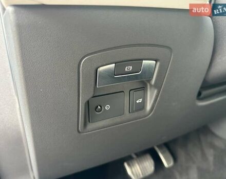 Белый Ленд Ровер Рендж Ровер Велар, объемом двигателя 2.99 л и пробегом 106 тыс. км за 43900 $, фото 16 на Automoto.ua