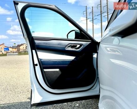 Білий Ленд Ровер Рендж Ровер Велар, об'ємом двигуна 2 л та пробігом 134 тис. км за 28999 $, фото 46 на Automoto.ua