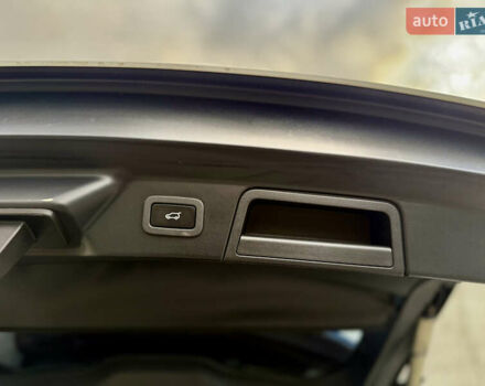 Белый Ленд Ровер Рендж Ровер Велар, объемом двигателя 2 л и пробегом 134 тыс. км за 33999 $, фото 63 на Automoto.ua