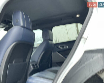 Белый Ленд Ровер Рендж Ровер Велар, объемом двигателя 2 л и пробегом 155 тыс. км за 29500 $, фото 33 на Automoto.ua