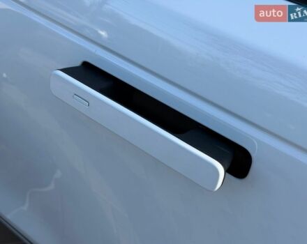 Белый Ленд Ровер Рендж Ровер Велар, объемом двигателя 2 л и пробегом 90 тыс. км за 33900 $, фото 20 на Automoto.ua