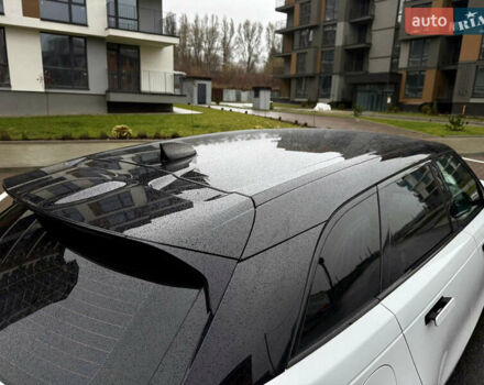 Белый Ленд Ровер Рендж Ровер Велар, объемом двигателя 2 л и пробегом 130 тыс. км за 32500 $, фото 42 на Automoto.ua