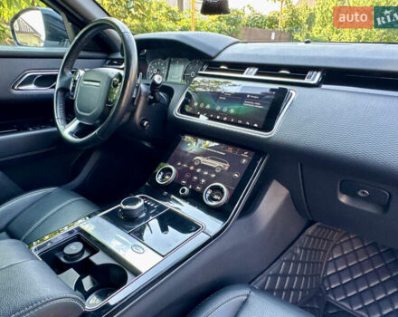 Белый Ленд Ровер Рендж Ровер Велар, объемом двигателя 2 л и пробегом 127 тыс. км за 29500 $, фото 11 на Automoto.ua