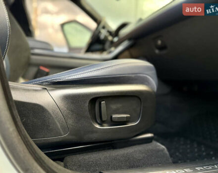 Белый Ленд Ровер Рендж Ровер Велар, объемом двигателя 2 л и пробегом 134 тыс. км за 33999 $, фото 79 на Automoto.ua