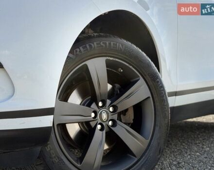 Білий Ленд Ровер Рендж Ровер Велар, об'ємом двигуна 2 л та пробігом 134 тис. км за 28999 $, фото 30 на Automoto.ua