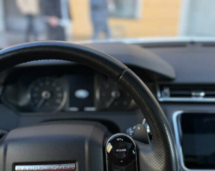 Белый Ленд Ровер Рендж Ровер Велар, объемом двигателя 2 л и пробегом 127 тыс. км за 29900 $, фото 25 на Automoto.ua