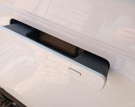 Белый Ленд Ровер Рендж Ровер Велар, объемом двигателя 2 л и пробегом 109 тыс. км за 31000 $, фото 42 на Automoto.ua