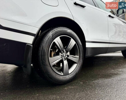 Белый Ленд Ровер Рендж Ровер Велар, объемом двигателя 2 л и пробегом 134 тыс. км за 29500 $, фото 43 на Automoto.ua