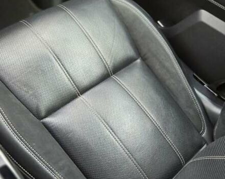 Белый Ленд Ровер Рендж Ровер Велар, объемом двигателя 3 л и пробегом 95 тыс. км за 39500 $, фото 47 на Automoto.ua