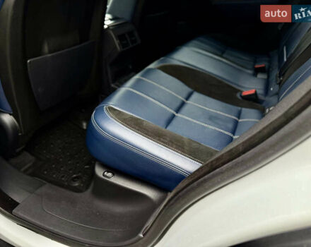 Белый Ленд Ровер Рендж Ровер Велар, объемом двигателя 2 л и пробегом 130 тыс. км за 32500 $, фото 52 на Automoto.ua