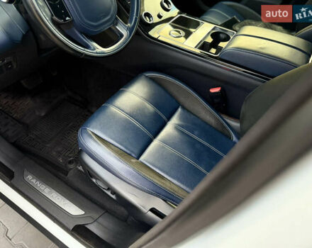 Белый Ленд Ровер Рендж Ровер Велар, объемом двигателя 2 л и пробегом 134 тыс. км за 33999 $, фото 52 на Automoto.ua