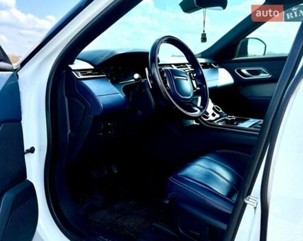 Білий Ленд Ровер Рендж Ровер Велар, об'ємом двигуна 2 л та пробігом 134 тис. км за 28999 $, фото 45 на Automoto.ua